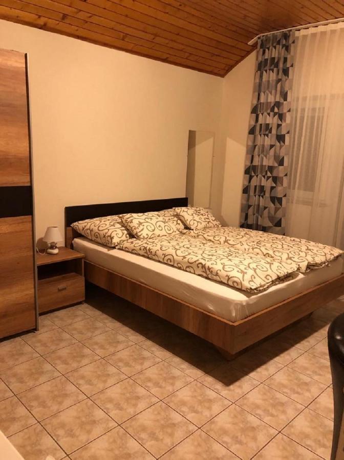 Jácint Panzió *** Hajduszoboszlo Exterior foto