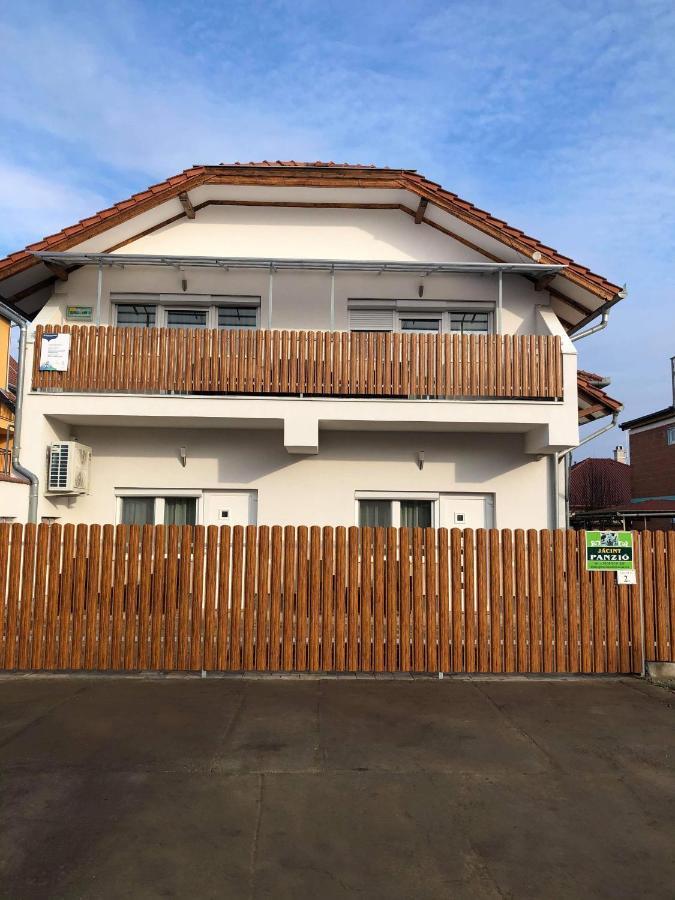 Jácint Panzió *** Hajduszoboszlo Exterior foto